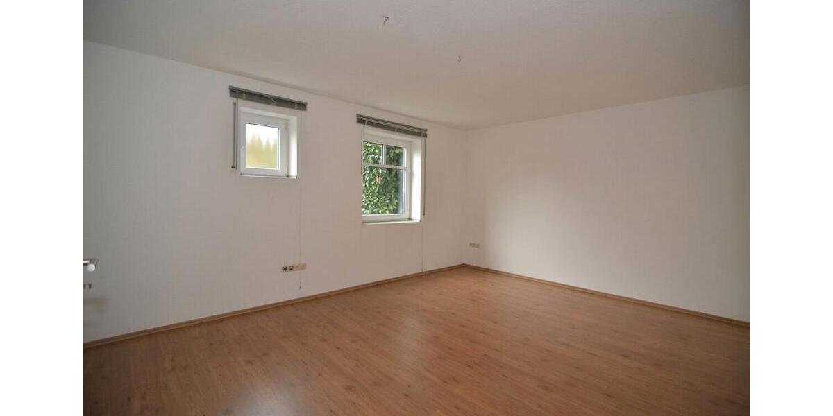 Etagenwohnung Bad Neustadt an der Saale - 2 Zimmer, 80 m&sup2;, 640&euro; | Angebot:26416511