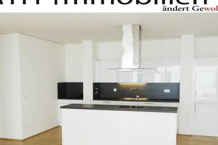 Attraktive 5 Zimmer Wohnung mit EBK, Fußbodenheizung, Parkett, Sonnenterrasse, Zentrale Lage