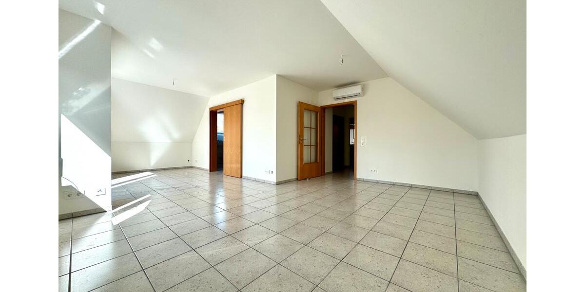 Dachgeschoßwohnung Östringen - 3 Zimmer, 76 m&sup2;, 850&euro; | Angebot:25942952