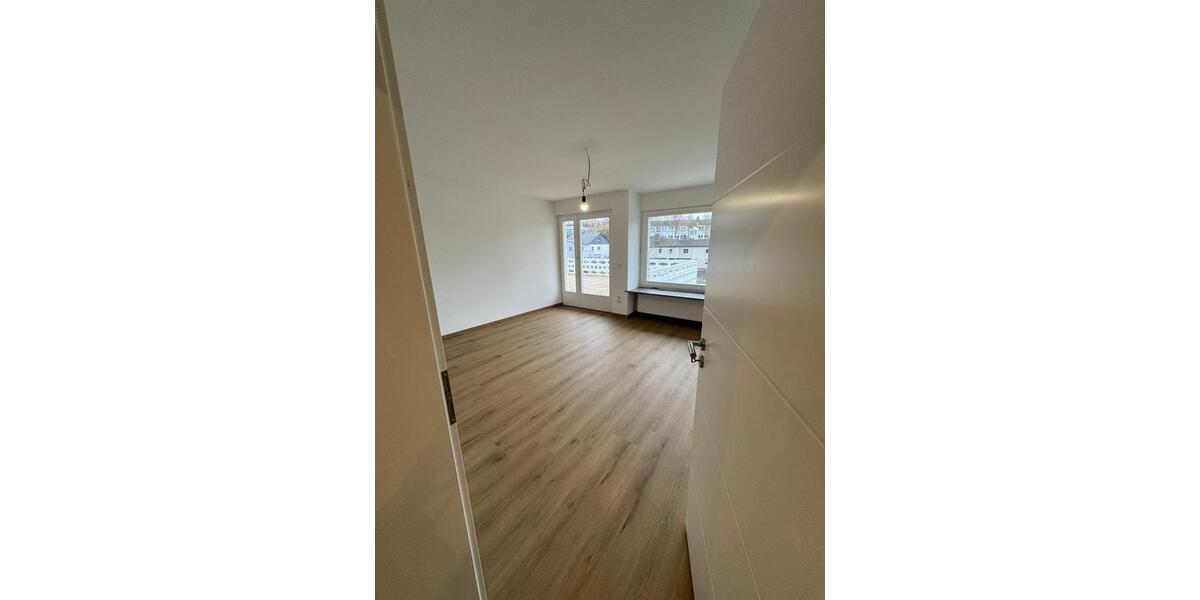 Etagenwohnung Hauneck - 5 Zimmer, 100 m&sup2;, 1.400&euro; | Angebot:25017055