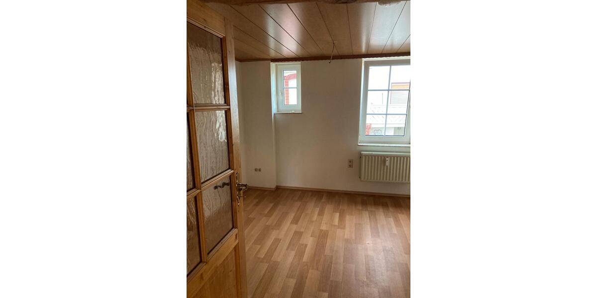 Etagenwohnung Schrecksbach - 4 Zimmer, 100 m&sup2;, 900&euro; | Angebot:26327856