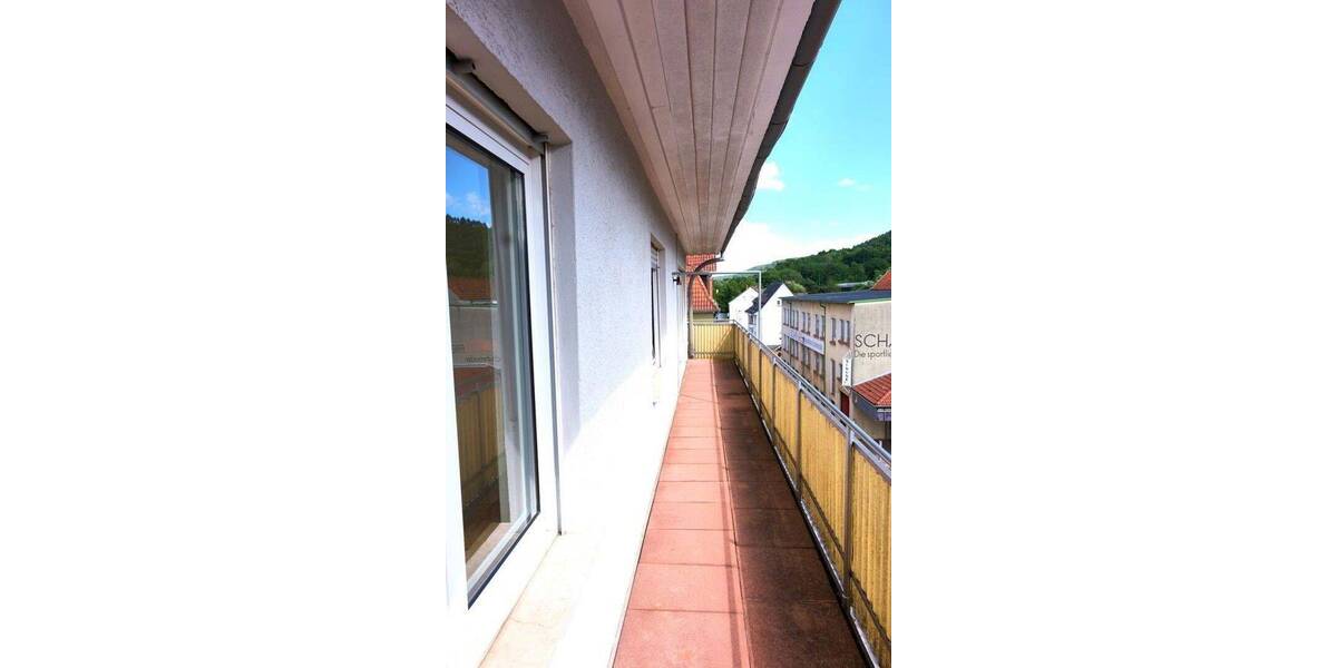 DG mit Balkon: helle großzügige 3-Zimmer + Wohnküche + Bad + GästeToilette, keine Schrägen,zentral 3 zimmer