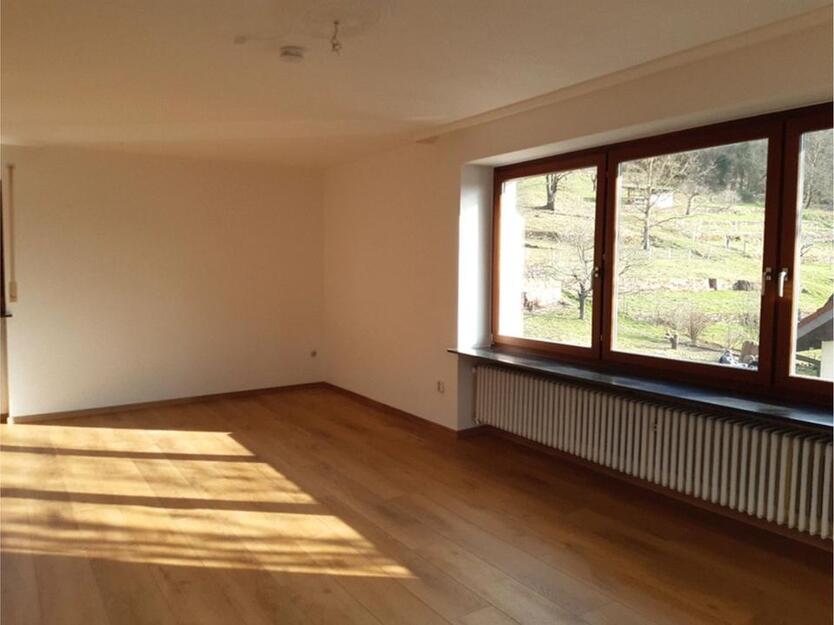 Renovierte! 1.OG ! 3-4 Zi.Whg.! Ruhige Lage ! nur 3 Wohneinheiten! zimmer