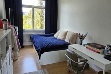 Gemütliches WG-Zimmer in Altbau Wohnung