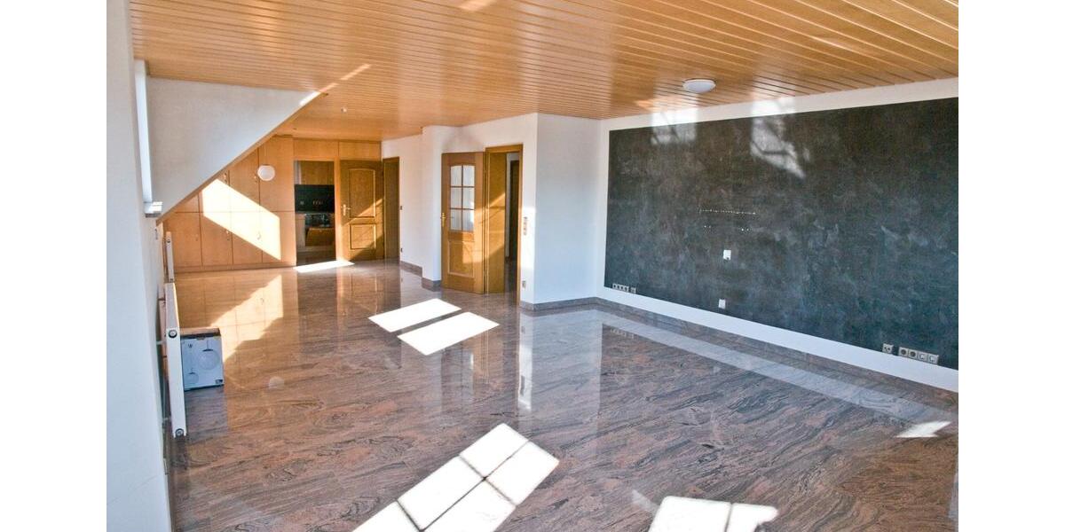 Dachgeschoßwohnung Straubenhardt - 2 Zimmer, 94 m&sup2;, 989&euro; | Angebot:25976196