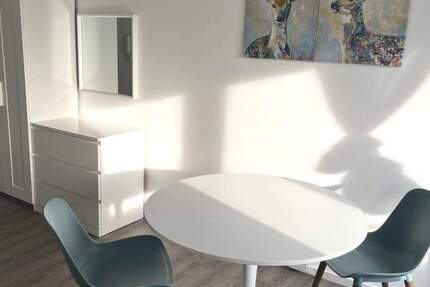 Business-Wohnen - Neu und sehr geschmackvoll möbliertes 1 Zimmer-Appartement mit Balkon im 8. OG (Aufzug), Außenstellplatz o. TG-Stellplatz optional 1 zimmer