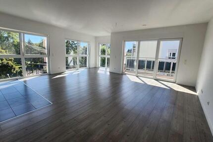 Exklusive großzügige 2 Zi. Whg. in toller Lage mit Balkon und EBK 2 zimmer