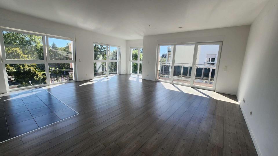 Exklusive großzügige 2 Zi. Whg. in toller Lage mit Balkon und EBK 2 zimmer