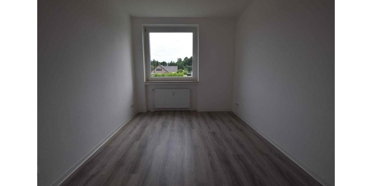 ! Zum Einzug bereit! Renovierte 3-Raumwohnung mit Wanne und Balkon ! 3 zimmer