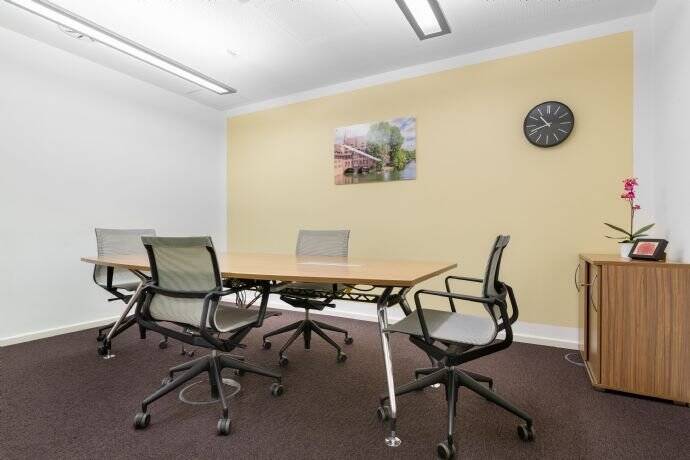 Privater Büroraum für 4 Personen in Regus ZeltnerEck