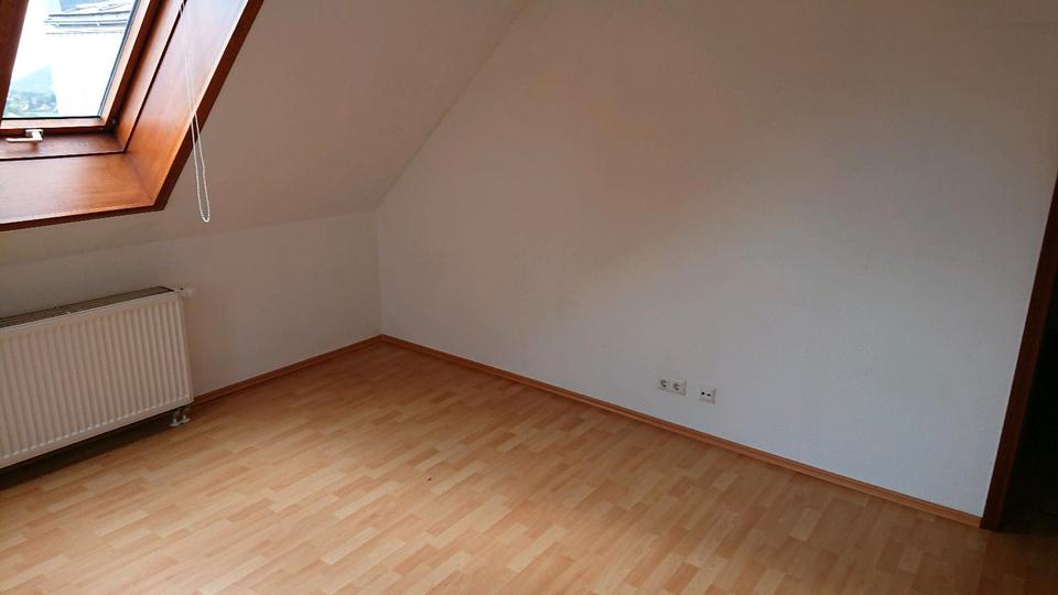 Schöne Maisonette-Wohnung, DG, Tiefgarage 4 zimmer