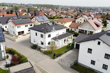 Haus Langquaid - 8 Zimmer, 260 m&sup2;, 2.000&euro; | Angebot:23861895