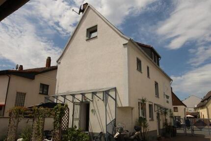 Haus Schöneck - 7 Zimmer, 210 m&sup2;, 1.800&euro; | Angebot:25128263