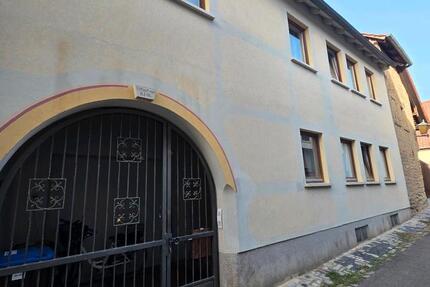 Haus Mainbernheim - 6.5 Zimmer, 260 m&sup2;, 1.700&euro; | Angebot:27613282