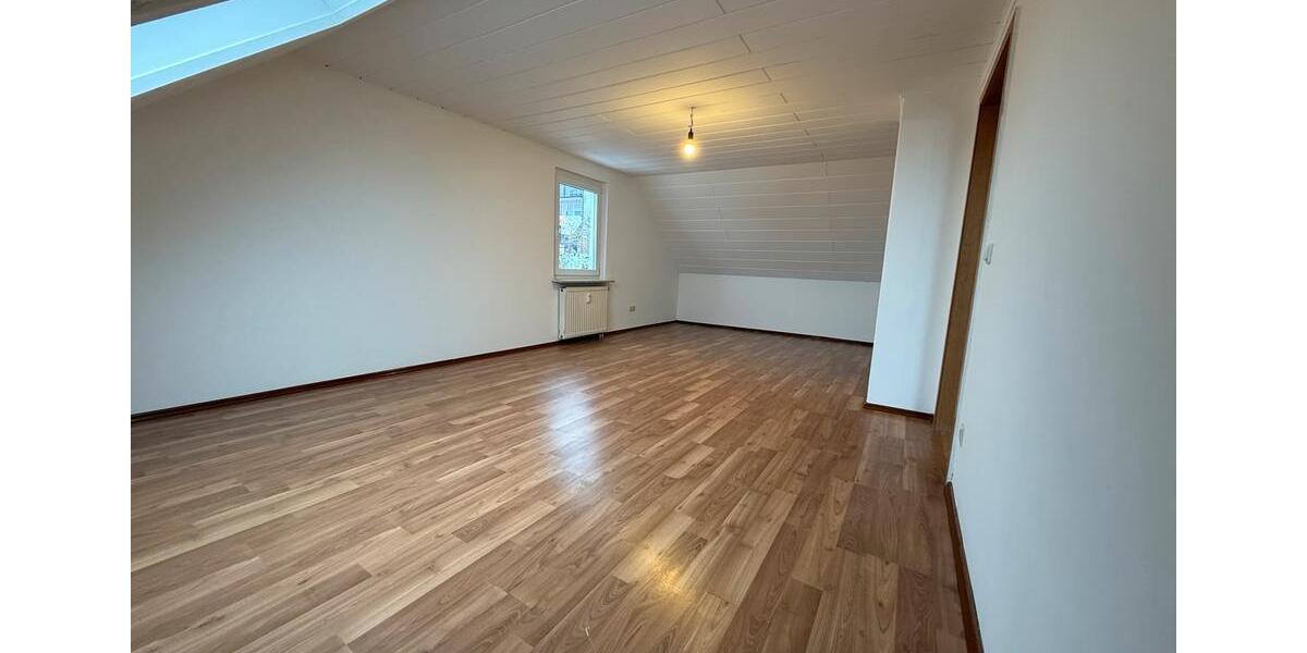 Dachgeschoßwohnung Leuchtenberg - 4 Zimmer, 85 m&sup2;, 450&euro; | Angebot:24744639