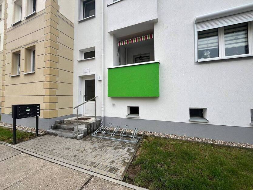 2-Raum-DG-Wohnung mitten in der Oscherslebener City!
