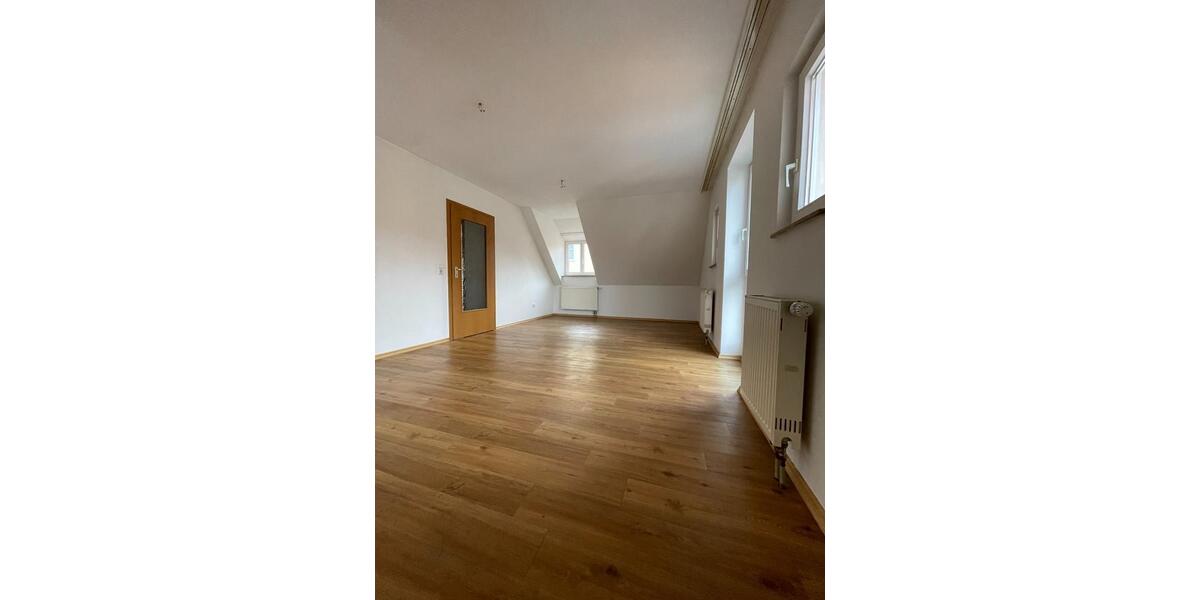 Dachgeschoßwohnung Nördlingen - 2.5 Zimmer, 75 m&sup2;, 750&euro; | Angebot:25759645