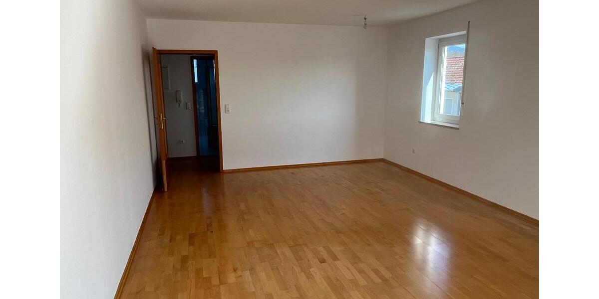 Dachgeschoßwohnung Deggendorf - 2 Zimmer, 59 m&sup2;, 650&euro; | Angebot:26135683