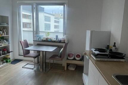 Zwischenmiete WG-Zimmer in Düsseldorf (nur für Frauen) 2 zimmer