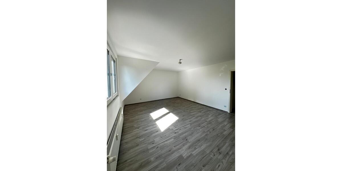 Dachgeschoßwohnung Lippstadt Overhagen - 3 Zimmer, 104 m&sup2;, 1.000&euro; | Angebot:25972345