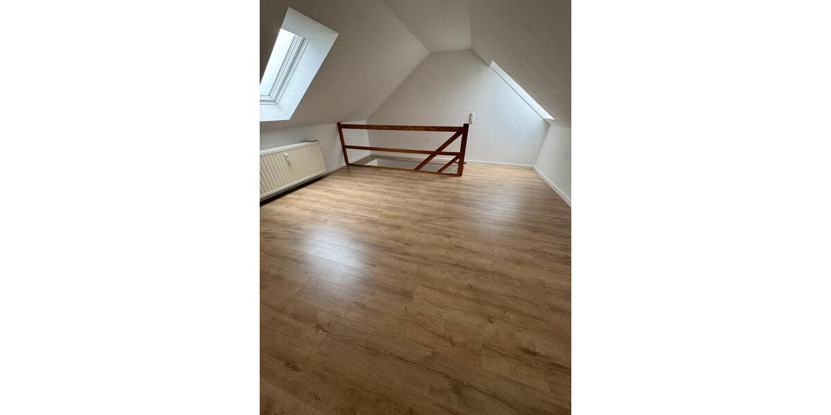 Dachgeschoßwohnung Glauchau - 3 Zimmer, 64 m&sup2;, 450&euro; | Angebot:26479184
