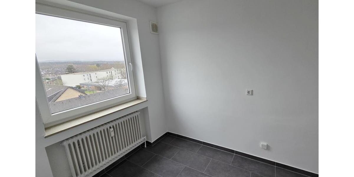 Direkt einziehen! Frisch renoviertes 1-Zimmer-Apartment + Loggia, separate Küche, Wannenbad, Aufzug 1 zimmer