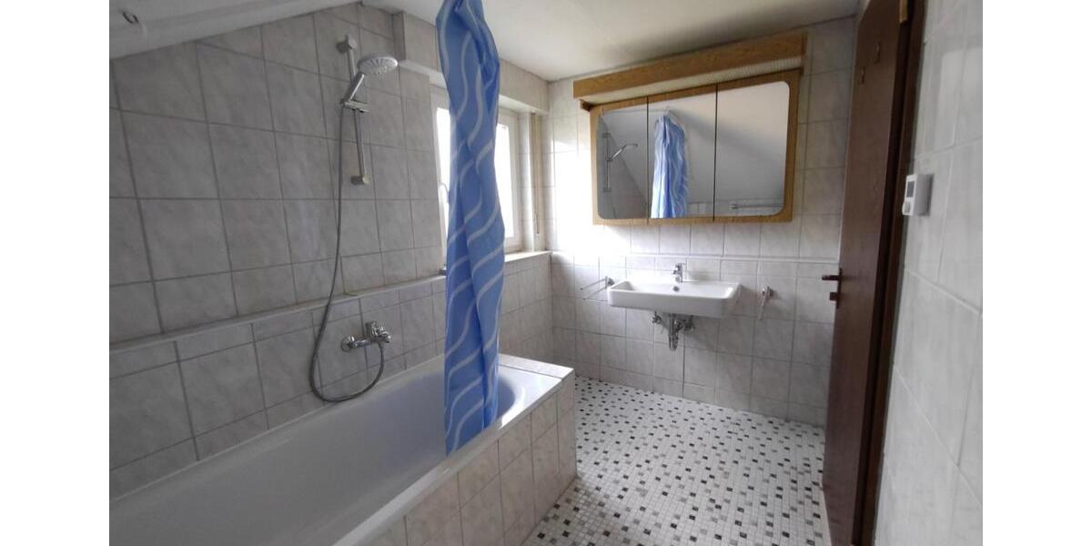 Dachgeschoßwohnung Winnenden - 2.5 Zimmer, 61 m&sup2;, 810&euro; | Angebot:25062037