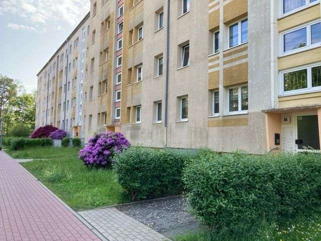Wohnung zum Mieten in Hermsdorf 330 € 58.92 m²