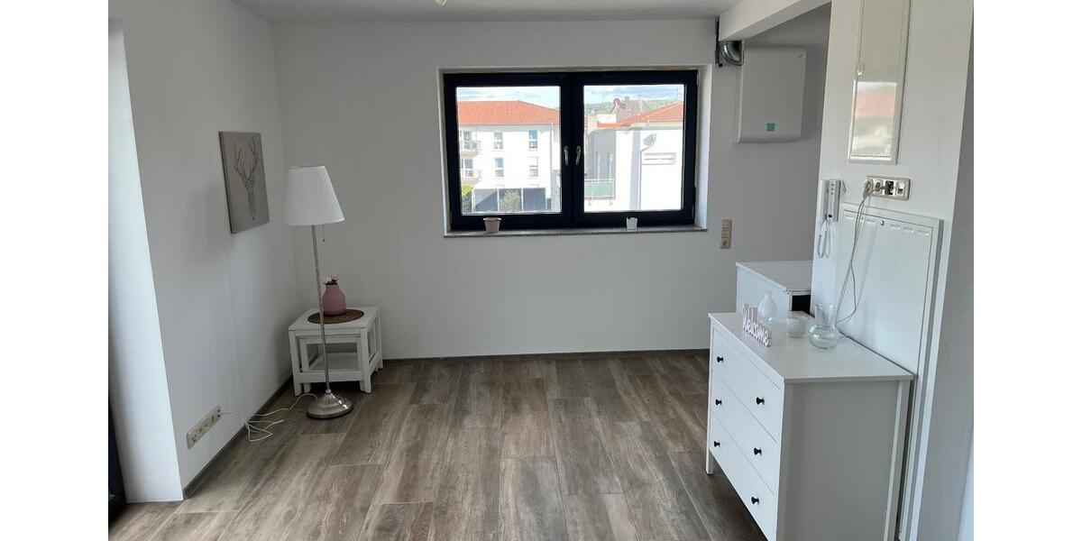 Dachgeschoßwohnung Schmelz - 3 Zimmer, 30 m&sup2;, 450&euro; | Angebot:26293945