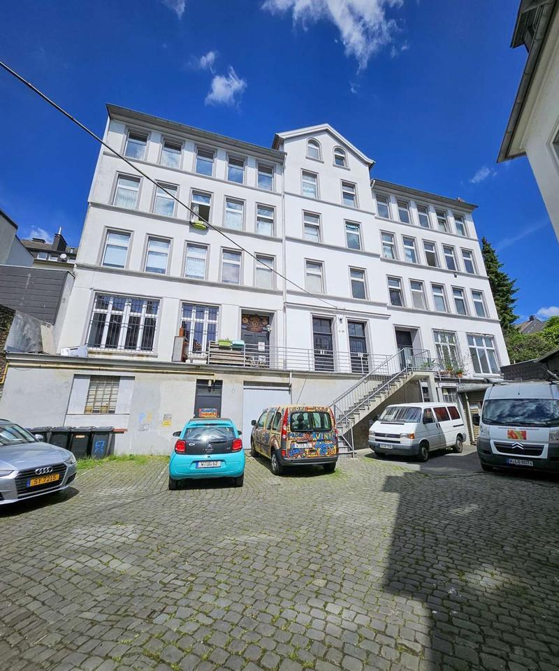 Frisch renovierte Altbau-4er-WG in Uninähe – All-Inclusive