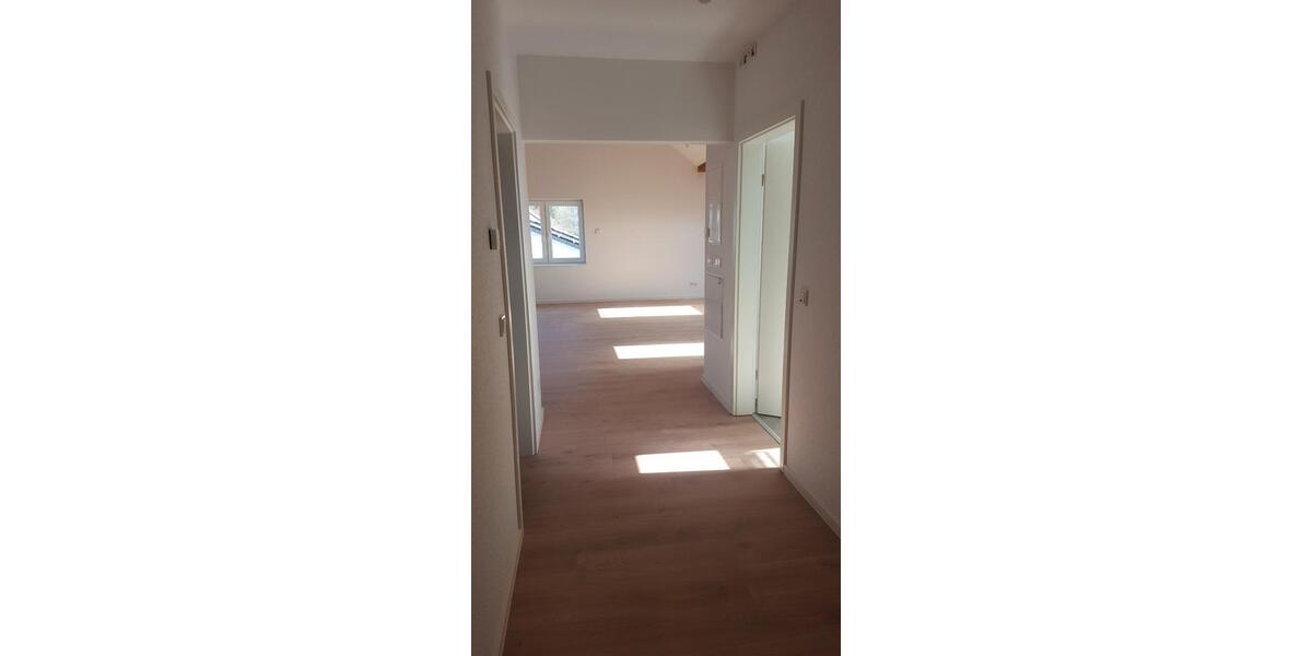 Dachgeschoßwohnung Völklingen - 2.5 Zimmer, 104 m&sup2;, 750&euro; | Angebot:26652037