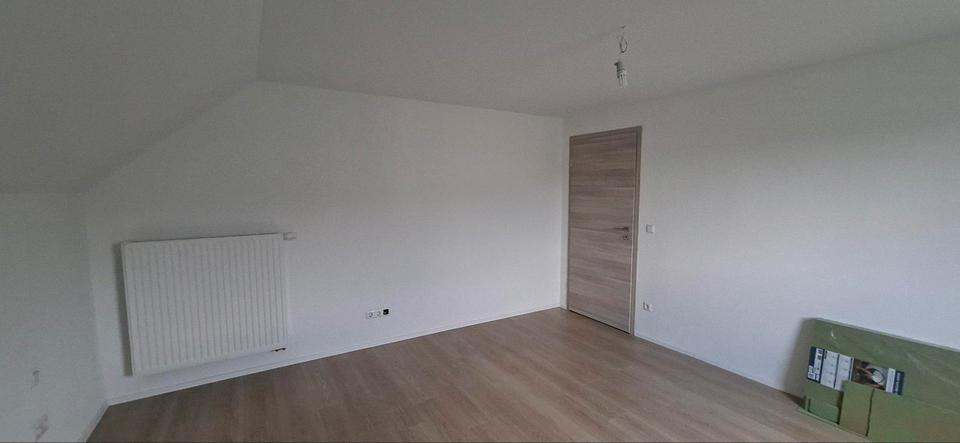 Dachgeschoßwohnung Poppenricht - 3.5 Zimmer, 85 m&sup2;, 760&euro; | Angebot:25856496