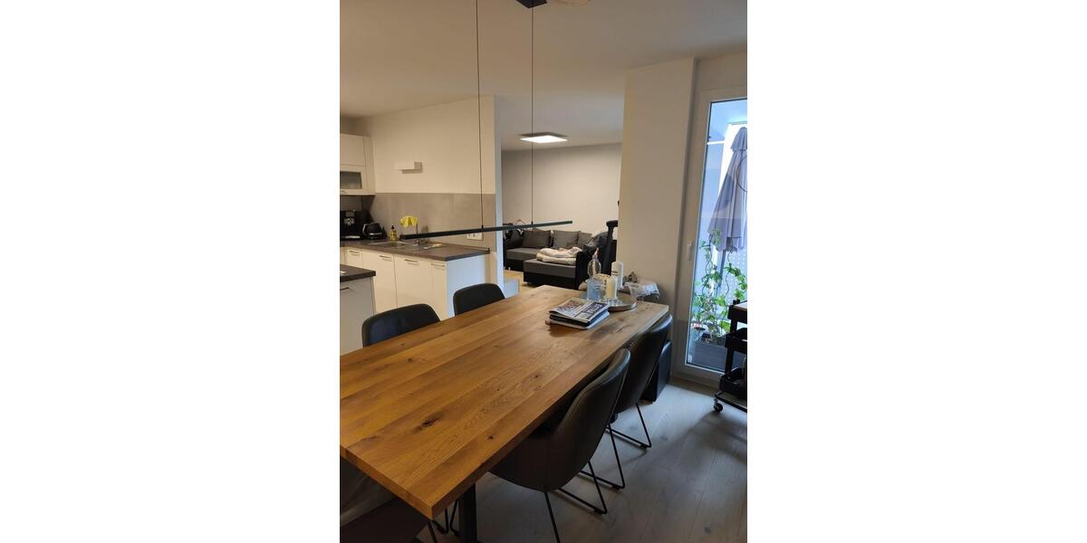 Neuwertige, zentrale 3 Zimmer-Whg mit Balkon, EBK und TG 3 zimmer