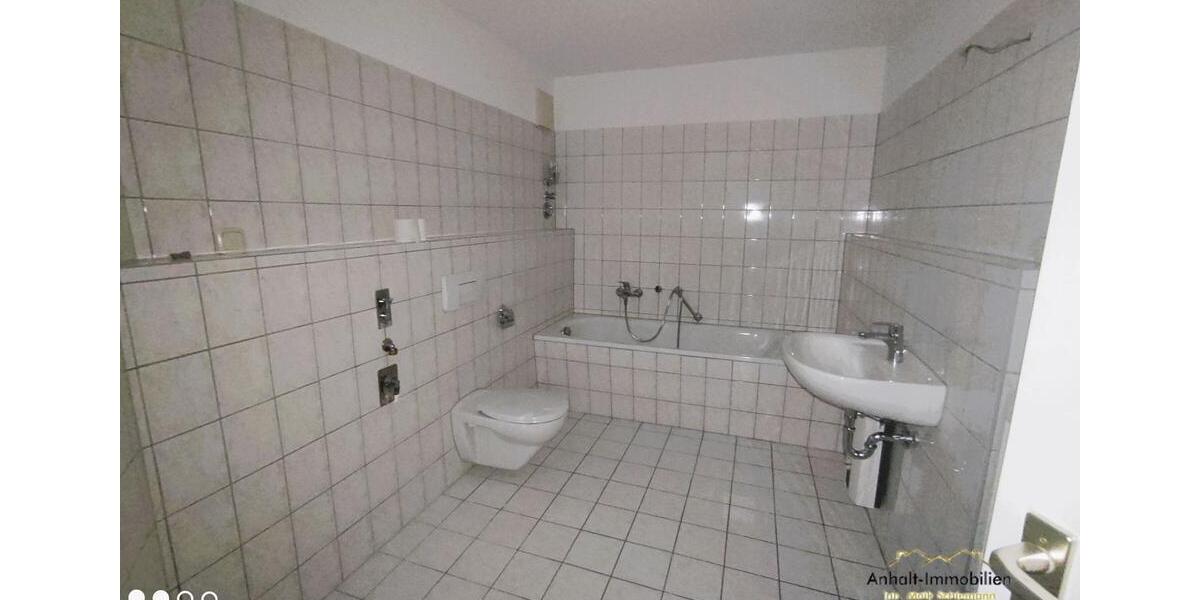 Dachgeschoßwohnung Bitterfeld-Wolfen Bitterfeld - 2 Zimmer, 62 m&sup2;, 405&euro; | Angebot:26665211