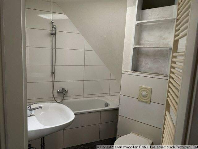 2,5 Raumwohnung im Dachgeschoss in FH-Nähe -Leipziger Straße 3 zimmer