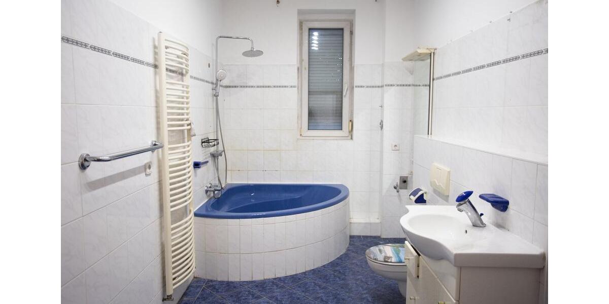 große 5 Zimmer Wohnung im HP mit Sauna und 2 WC 5 zimmer