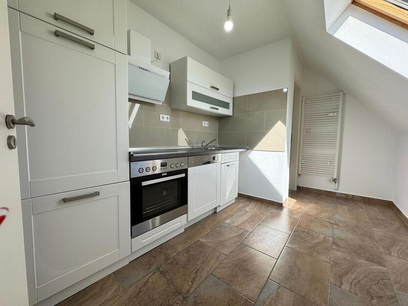 Charmante 3 Zimmer Wohnung mit Einbauküche zimmer