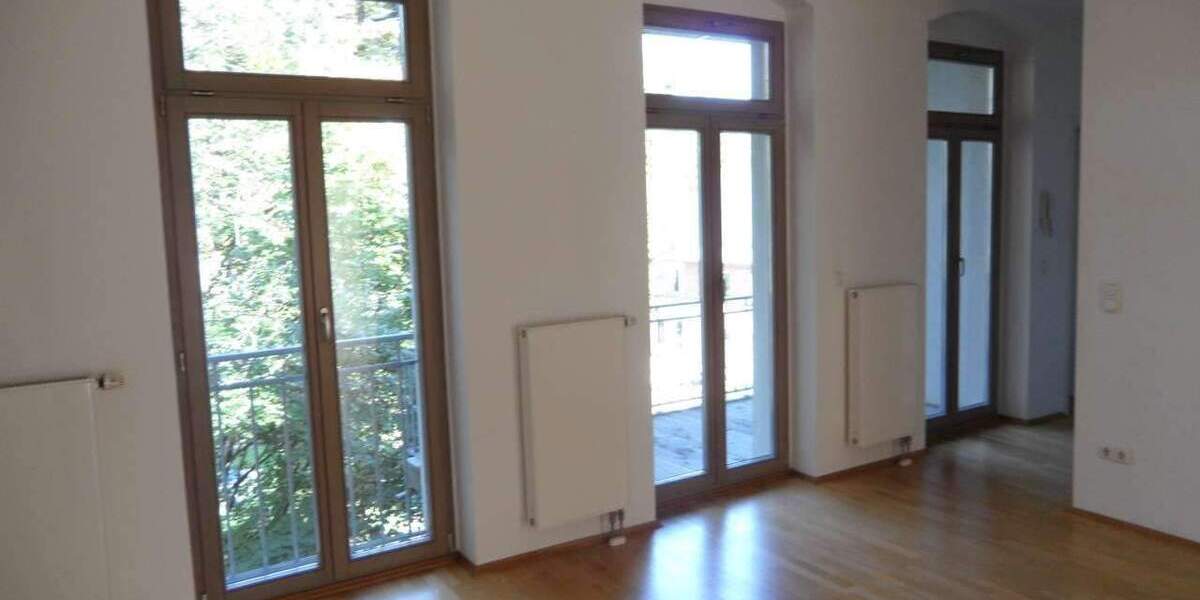 auch WG geeignet !!! Toll sanierte Wohnung, zentrumsnah, Balkon, Parkett, Vorratsraum 2 zimmer