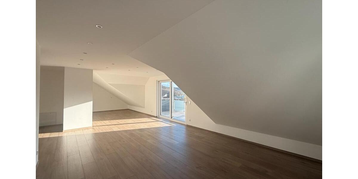 Dachgeschoßwohnung Breuberg - 4 Zimmer, 114 m&sup2;, 1.200&euro; | Angebot:26547089
