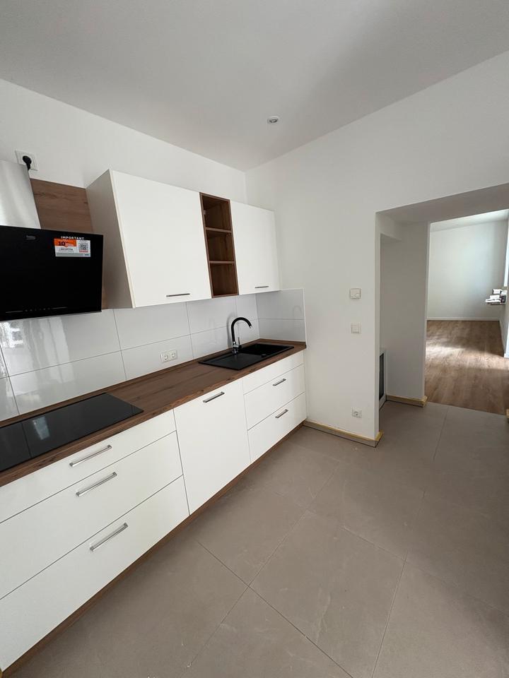 Kernsanierte 3 ZKB zimmer