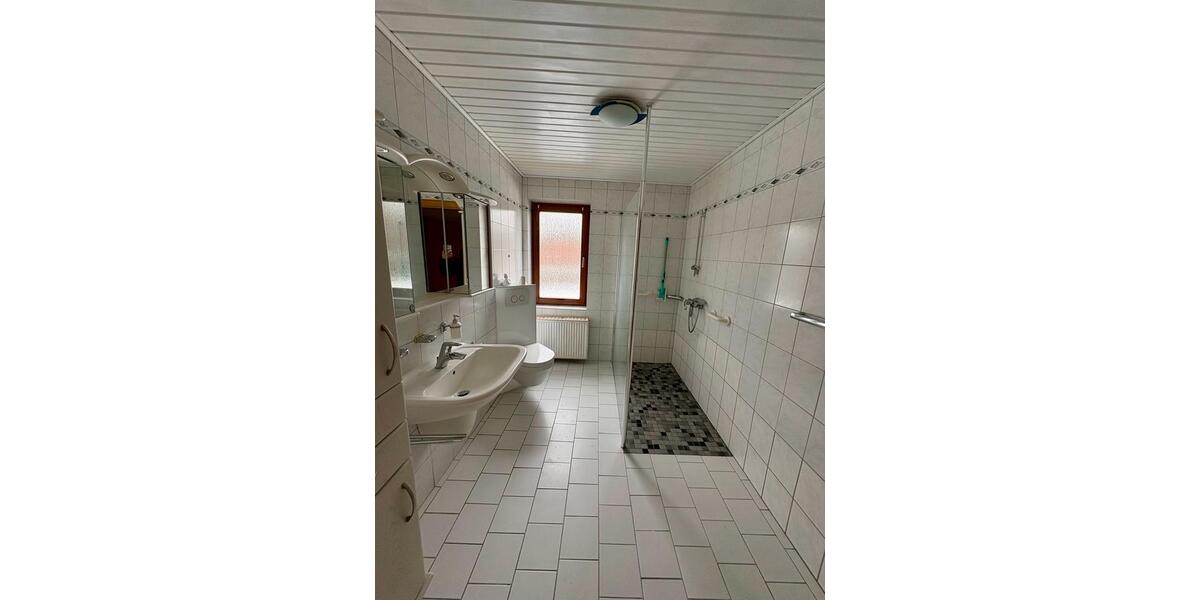 Erdgeschoßwohnung Warmsen - 5 Zimmer, 140 m&sup2;, 980&euro; | Angebot:24841344