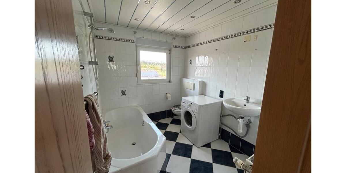 Dachgeschoßwohnung Mitteleschenbach - 3 Zimmer, 85 m&sup2;, 600&euro; | Angebot:26700379