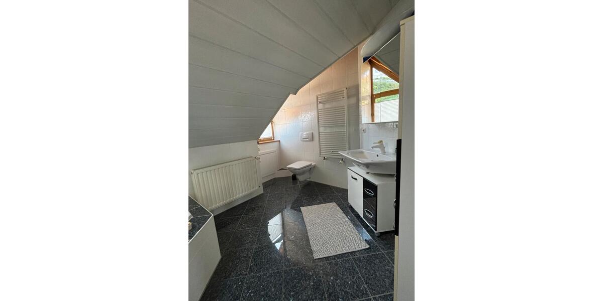 Dachgeschoßwohnung Sulzdorf an der Lederhecke - 3 Zimmer, 110 m&sup2;, 770&euro; | Angebot:25636537