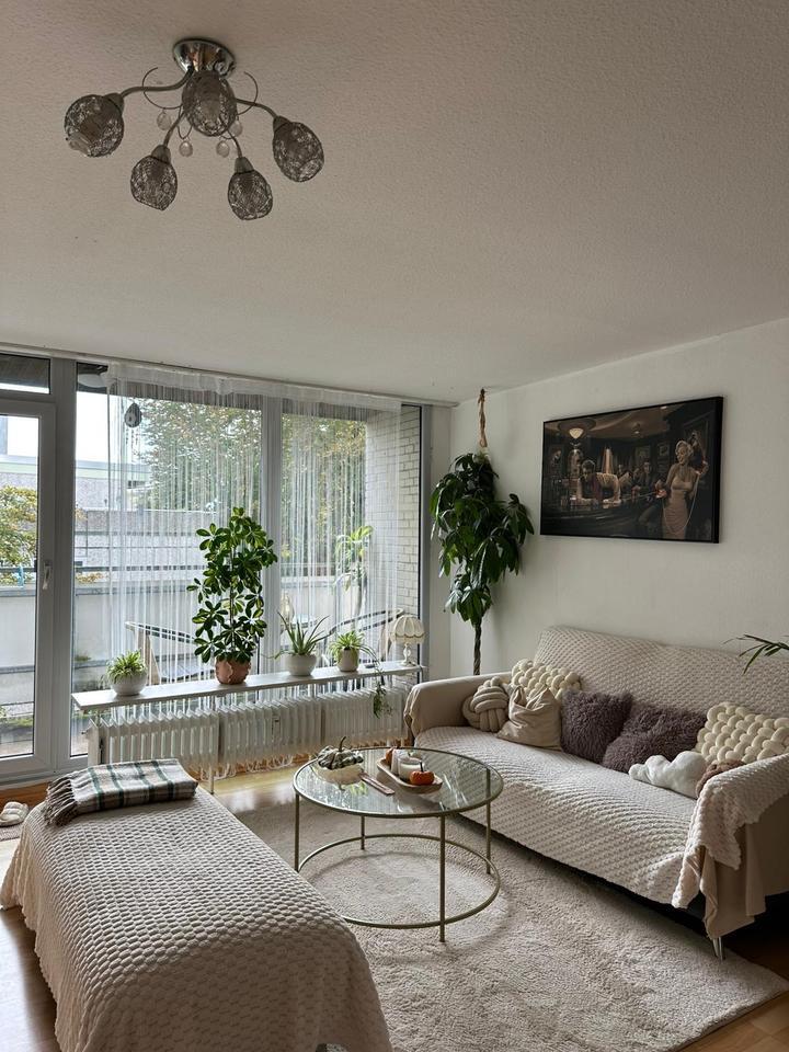 Helle Mietwohnung Dachgeschosswohnung mit großer Balkonfläche zimmer