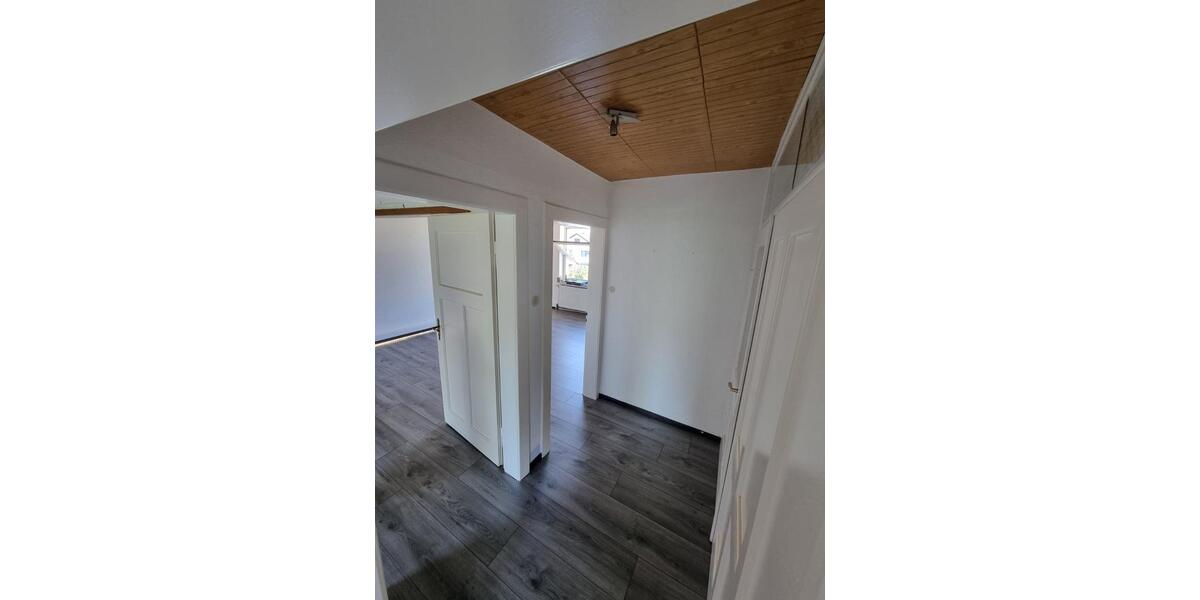 Etagenwohnung Warburg - 3 Zimmer, 80 m&sup2;, 600&euro; | Angebot:25396344