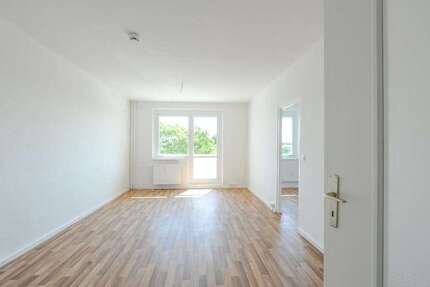 Wohnung zum Mieten in Halle 260 € 36.1 m²