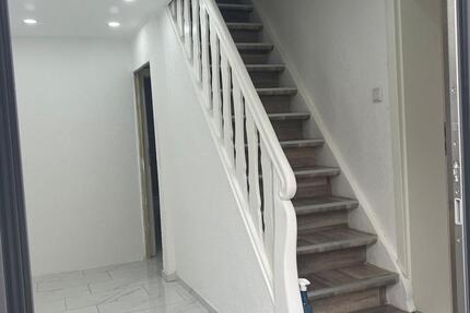 DOPPELHAUSHÄLFTE RECHTS - 4 Zimmer, ca. 120 m', Garten, Garage 4 zimmer