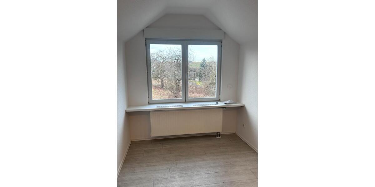 Dachgeschoßwohnung Morsbach - 3 Zimmer, 138 m&sup2;, 1.100&euro; | Angebot:24804592