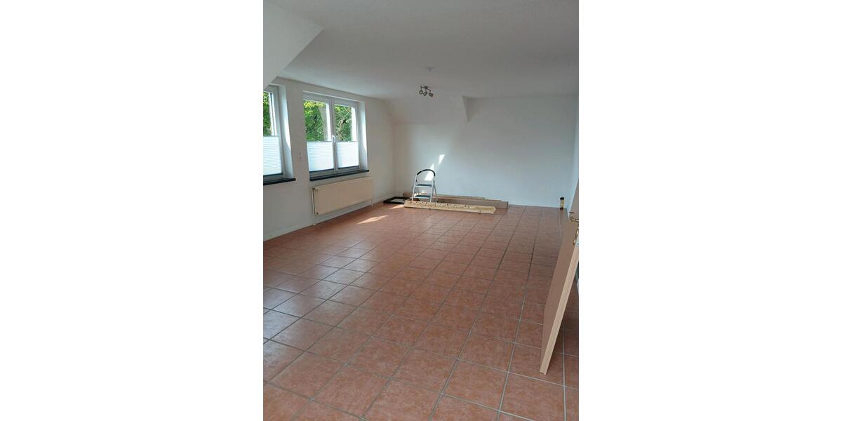 Dachgeschoßwohnung Schülldorf - 2.5 Zimmer, 82 m&sup2;, 750&euro; | Angebot:26412529
