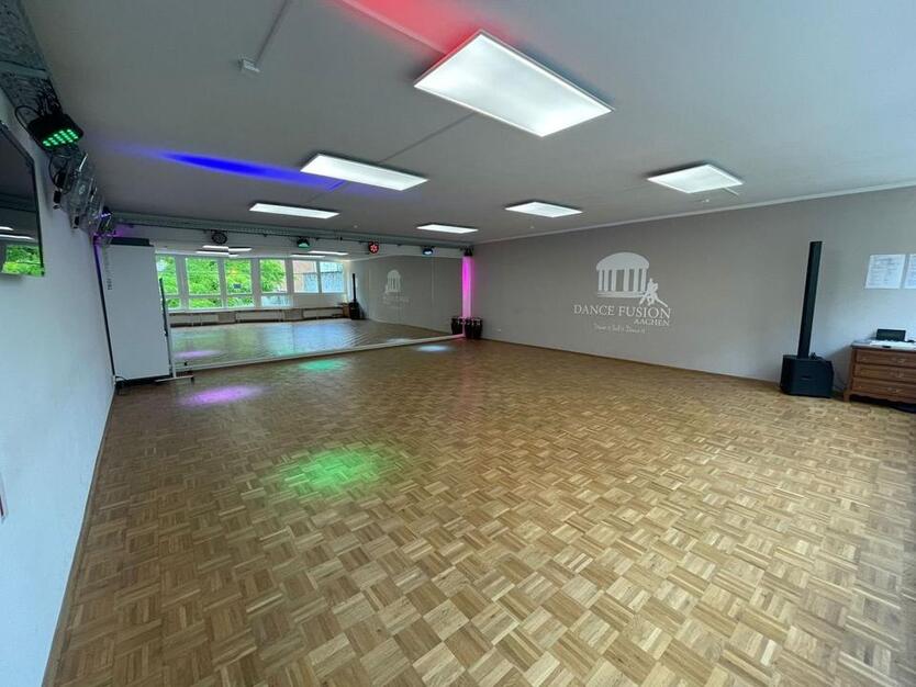 Halle - Saal - Raum - Tanzraum | günstig Vermieten